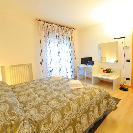 Bed And Breakfast La Sosta Ponte San Nicolò Rom bilde