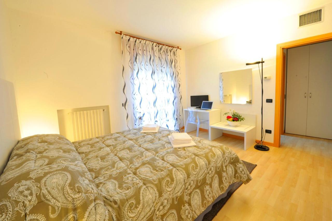 Bed And Breakfast La Sosta Ponte San Nicolò Rom bilde